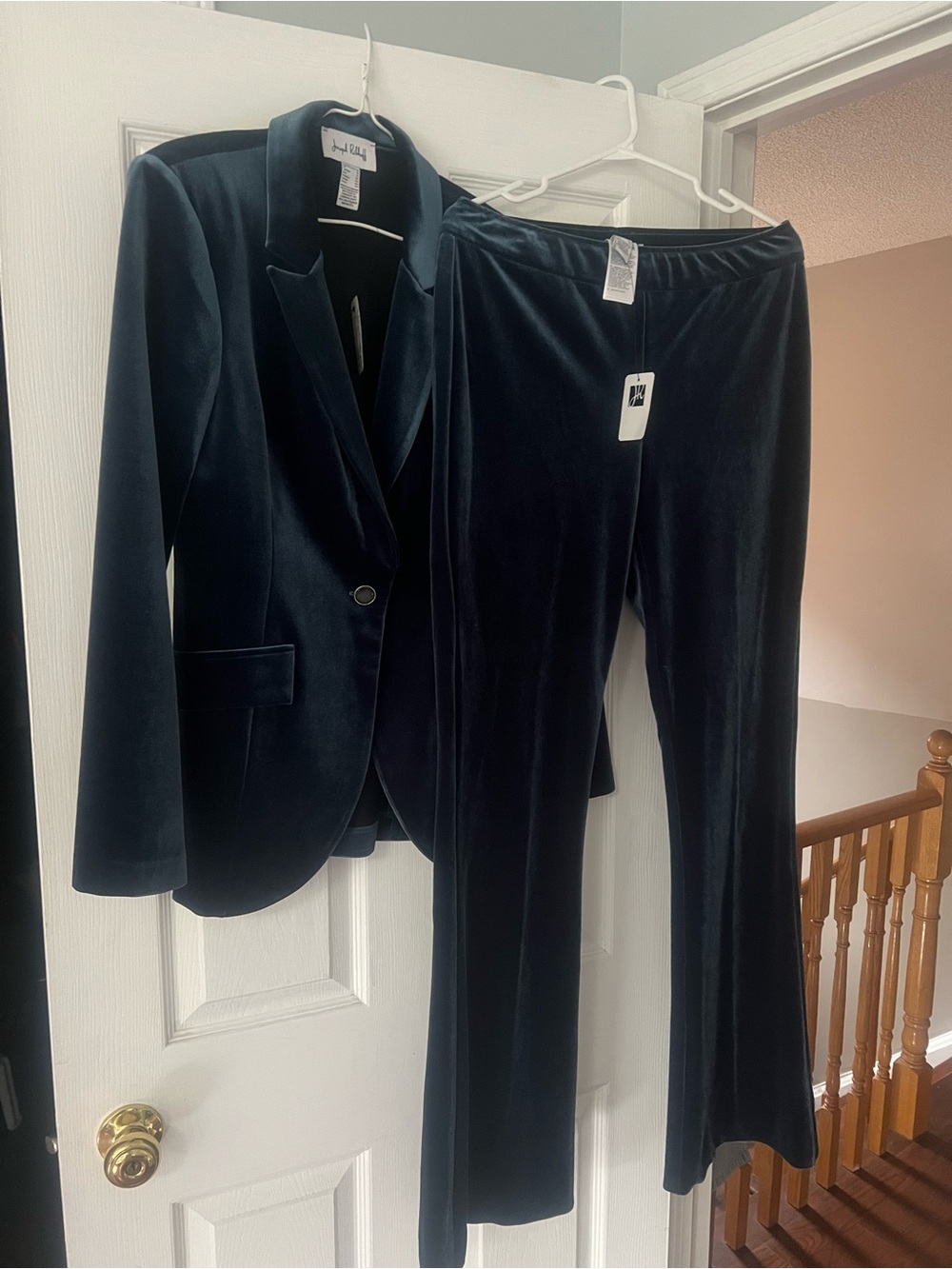 Suits - Picture 7 of 7